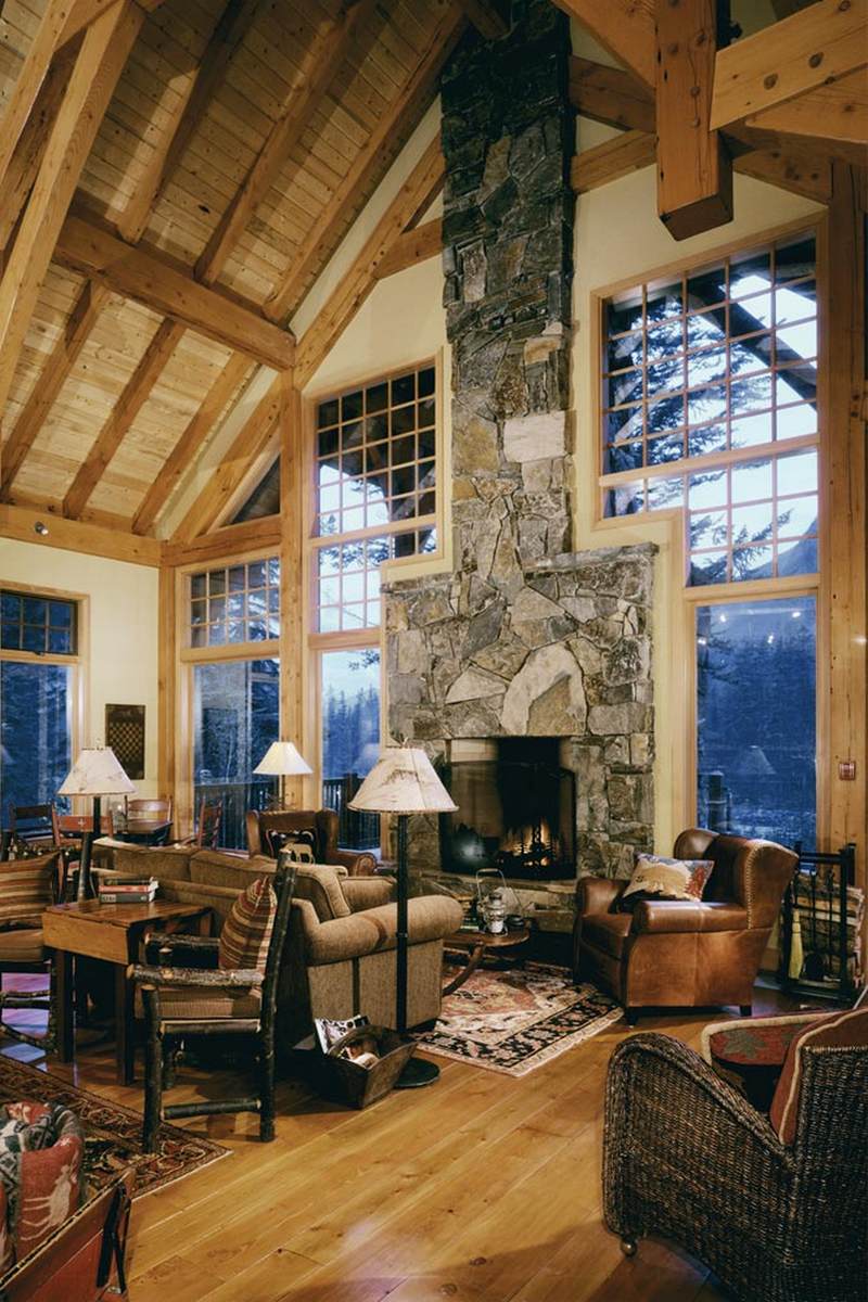 Cathedral Mountain Lodge – Lobby