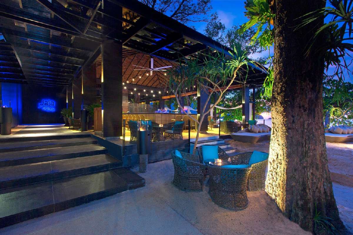 The Andaman – Bar na plaży