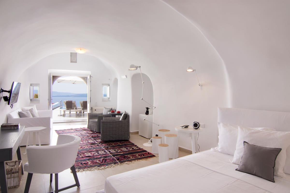 Santorini Secrets Suites & Spa – Grand Suite