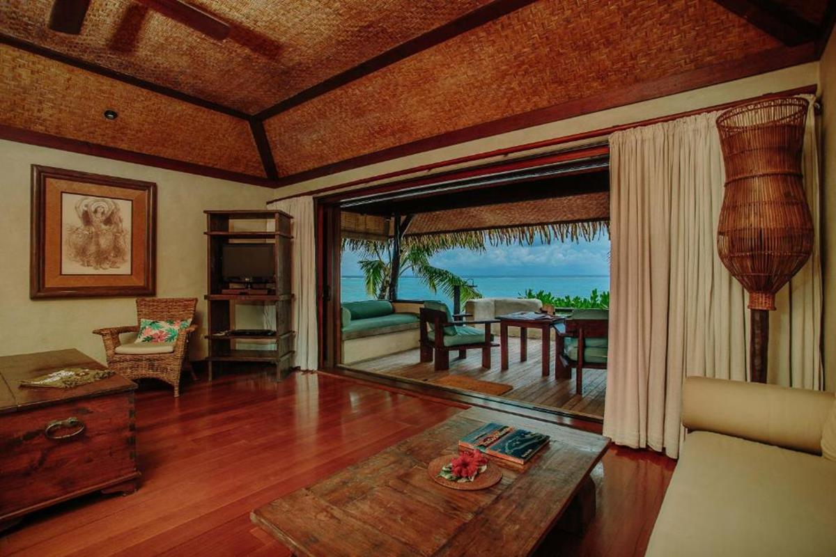 Pacific Resort Aitutaki – Premium Beachfront Bungalow