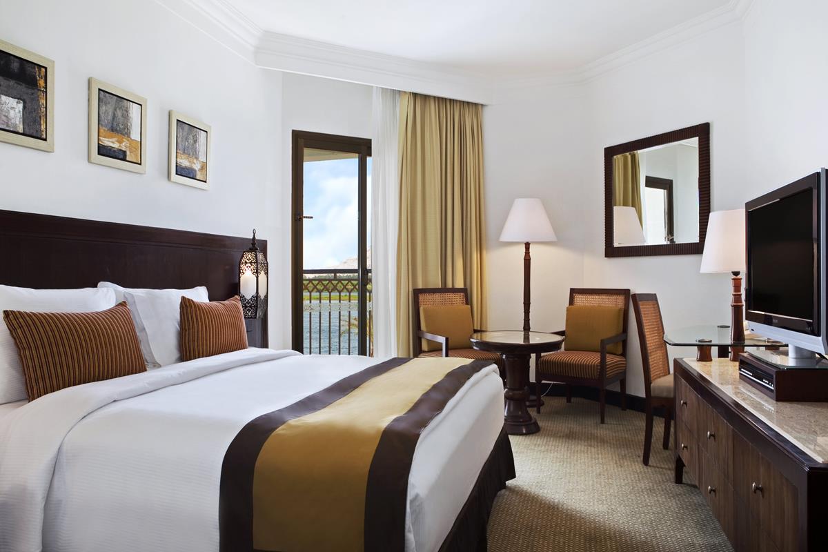 Hilton Luxor Resort & Spa – King Guest Room