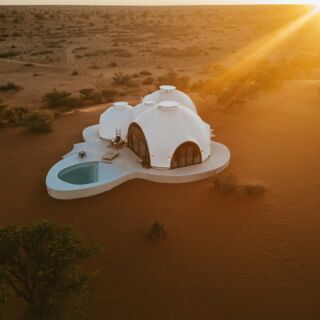 Nowość w Namibii – The Reverie Pod ✨
Na skraju pustyni Kalahari, w sercu dzikiej przyrody. Minimalizm, przestrzeń i natura, która gra pierwsze skrzypce 🐾
Już wkrótce na naszej stronie.
#planetescape #namibia #africa #kalaharidesert #desert #nature #wild #luxurylodge #bestplacetostay #neverstopexploring #travel #travelmore #adventure #offroad #afryka #podroze #podrozeszytenamiare #hotel
