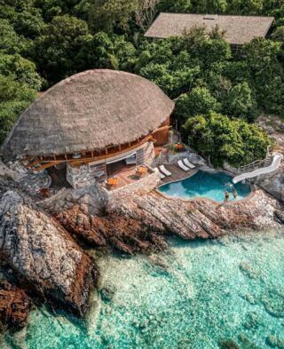 Odpocznijcie w @bawahreserve - hotelu eco-luxury w Indonezji ✨
Hotel @bawahreserve położony jest na sześciu dziewiczych wyspach Archipelagu Anambas, wśród trzynastu plaż i turkusowych lagun - stworzonych, by zatrzymać czas.
Zamieszkajcie w willi na wodzie, zrelaksujcie się w autorskim spa i odrkywajcie tropikalną dżunglę bez pośpiechu czy tłumów.
💌 Skontaktujcie się z nami - z przyjemnością zaplanujemy tę podróż marzeń!
📸 @alexpreview
luxury hotels | Indonesia | luksusowe wakacje |
#bawahreserve #indonesia #luxurytraveldestination #ecoluxury #traveladdict #bucketlistravel #luksusowyhotel