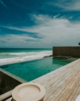 Brazylia i jej perła @kenoaresort 🇧🇷
Tutaj każda chwila jest celebrowana - nie przez nadmiar, lecz przez spokój.
Kenoa Resort to:
Wypoczynek z książką w ręku przy basenie z widokiem na Atlantyk 🌊
Relaks w kameralnych grotach spa, gdzie słychać jedynie dźwięki lasu 🌿
W @kenoaresort wydaje się, że czas znika - i to właśnie w tym tkwi prawdziwy luksus.
📸 @lucaspinhel