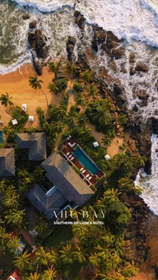 Witajcie w @ahu_bay 🇱🇰🌴- perle wśród hoteli Sri Lanki.
Ahu Bay to butikowy hotel z zaledwie 9 pokojami, który daje poczucie całkowitej przystępności i bliskości natury.
Własna, niemal dzika plaża oraz basen infinity z widokiem na ocean tworzą miejsce, do którego myślami wraca się jeszcze długo po wyjeździe…
Nie bez podwodu @ahu_bay znalazł się na 3. miejscu rankingu Conde Nast Traveller Readers’ Choice Awards w kategorii „Rest of Asia 2025” 🏆
🎥: @catalinavonbonin
#srilankatravel #luxuryhotels #luksusowewakacje #tailormadetravel #condenasttraveller #luksusowyhotel