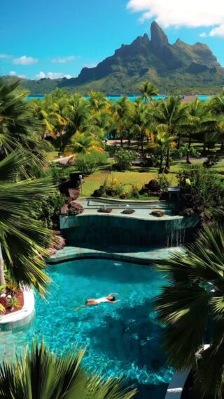 Pomysł na zimową ucieczkę do @stregisborabora 💎
The St. Regis Bora Bora słynie z największych willi na wodzie na Bora Bora oraz z położenia na prywatnym motu z widokiem na ikoniczne Mount Otemanu 🌴💙
Jeśli marzycie o miejscu, gdzie zima istnieje tylko w opowieściach - to właśnie tam.
🎥: @jeremyaustiin
#winterescape #luxuryhotelsworld #luxuryholiday #tailormadeholidays #traveladdict #boraboraisland #stregisborabora #frenchpolynésia