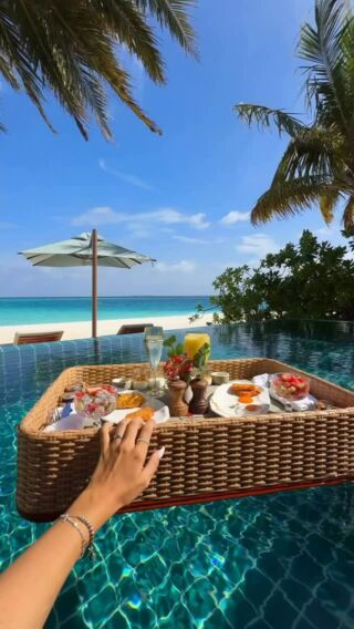 Hotel Huvafen Fushi na Malediwach zaciera granice między oceanem a niebem - i, być może, właśnie tego potrzebujecie 🏖️
@huvafenfushi_maldives to raj w najczystszej postaci - z dala od ruchu i hałasu. Tutaj liczą się cisza, turkus wody i pełna prywatność.
💭 Zaplanujcie swoją ucieczkę do raju razem z nami!
luksusowy hotel | hotel na Malediwach | wakacje na Malediwach | Huvafen Fushi Maldives