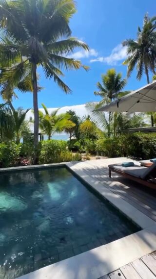 Odpoczynek na rajskim Fidżi w @sixsensesfiji 🩵🇫🇯
Six Senses Fiji znajduje się na tropikalnej wyspie Malolo w archipelagu Mamanuca Islands.
@sixsensesfiji zajmuje prawie 50 hektarów zieleni z piękną, białą plażą i widokiem na turkusową zatokę. Na terenie znajdują się prywatne wille otoczone tropikalną roślinnością oraz pięć restauracji i barów z widokiem na ocean.
To idealne miejsce dla osób, które chcą połączyć relaks z aktywnościami na wodzie - od żeglarstwa i paddleboardu po nurkowanie. Wieczorem można zakończyć dzień w kinie KaloKalo pod gwiazdami.
🎥: @_tobyhughes
#SixSensesFiji #LuxuryTravel #IslandEscape