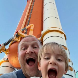 Choć od naszego powrotu z Florydy 🌞 minęło już trochę czasu, do niektórych miejsc wciąż wracamy myślami. Jednym z nich jest centrum kosmiczne NASA, położony na Przylądku Canaveral 🚀 Absolutny „must see” i jedna z tych atrakcji, które robią wrażenie niezależnie od wieku 🔭
Zapraszamy na krótką relację z naszej wizyty!
#planetescape #usa #florida #nasa #kennedyspacecenter