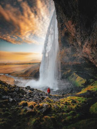 🇮🇸 Islandia 2026: zaćmienie Słońca i podróż przez krainę ognia, lodu i północnego światła 🔆
12 sierpnia 2026 roku Islandia stanie się jednym z najciekawszych miejsc na świecie do obserwacji zaćmienia Słońca. To rzadkie zjawisko będzie widoczne w zachodniej części wyspy, m.in. w okolicach Reykjavíku, półwyspu Reykjanes, zachodniej Islandii i Fiordów Zachodnich.
To wyjątkowe zjawisko to doskonały pretekst, by wybrać się do Islandii!
Photo credit: rosenfeld.mandy (Instagram)
#planetescape #islandia #zacmienieslonca #podrozeszytenamiare #iceland #solareclipse