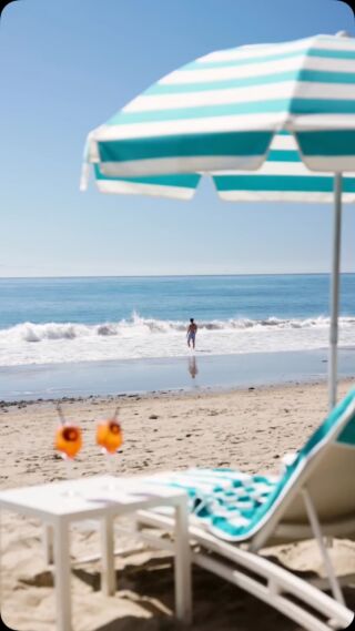 Kalifornia w swoim najbardziej nadmorskim wydaniu 🌊
Rosewood Miramar Beach w Montecito leży bezpośrednio przy Pacyfiku, a ocean jest tutaj częścią niemal każdego dnia - od porannej jogi na plaży po wieczorne spacery o zachodzie słońca.
Na miejscu czekają dwa baseny, serwis plażowy, rozbudowana strefa wellness oraz kilka restauracji i barów, w tym wyróżniona gwiazdką Michelin restauracja Caruso’s. Do tego bungalowy ukryte wśród wypielęgnowanych ogrodów i pokoje położone zaledwie kilka kroków od piasku.
📍 @rosewoodmiramarbeach
wakacje w USA | podróż do USA | luksusowy hotel w Kalifornii
#luxuryhotels #luksusowewakacje #california #tailormadeholidays #traveladdicted