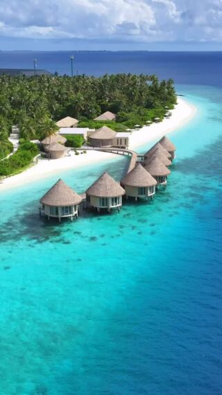 Malediwy we dwoje czy z całą rodziną? 🌴
InterContinental Maldives Maamunagau Resort sprawdzi się w obu wersjach – prywatne wille, piękne plaże, rafa dostępna prosto z brzegu i mnóstwo możliwości spędzania czasu na wodzie.
Dla par – spokój i prywatność. Dla rodzin – przestrzeń, atrakcje i wakacje bez nudy.
Którą wersję wybieracie?
 
#planetescape #malediwy #podróżpoślubna #podrozeszytenamiare #wakacjezdziećmi