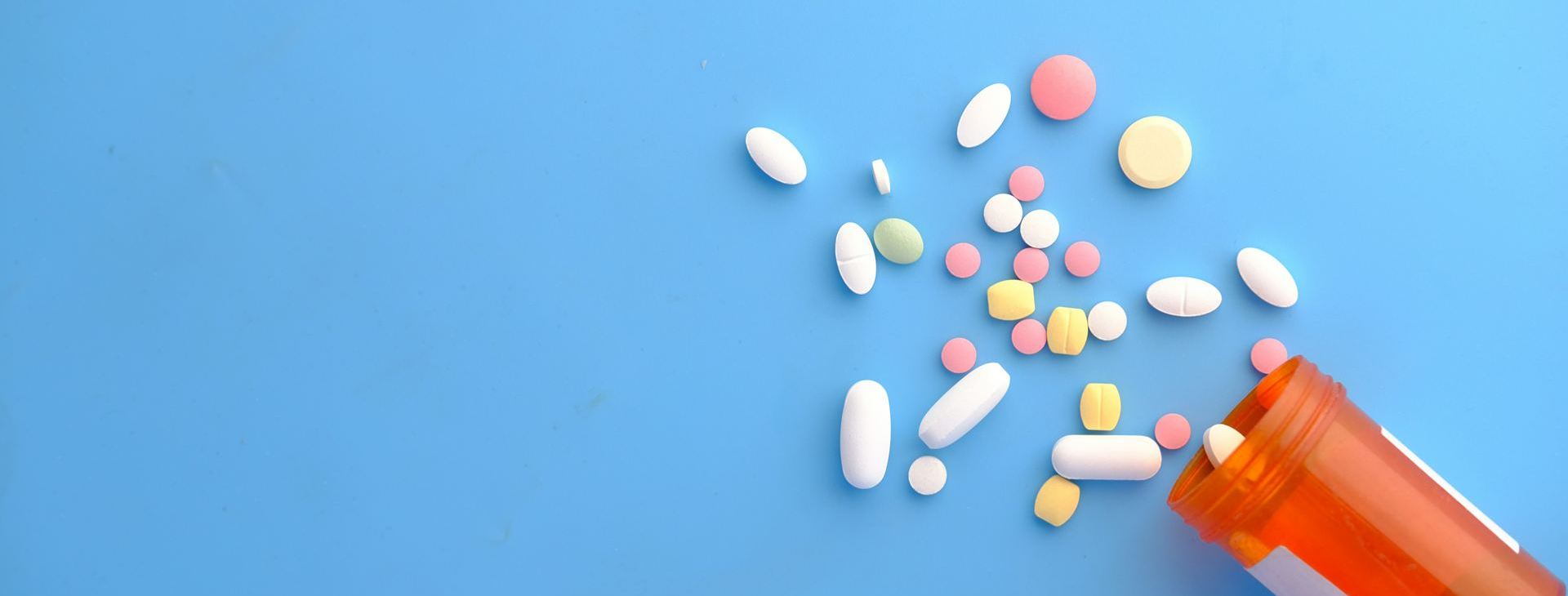 Apteczka na wyjazd – jakie leki zabrać? Co może się przydać?